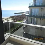 синият залив アパート