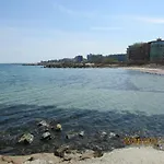 синият залив アパート