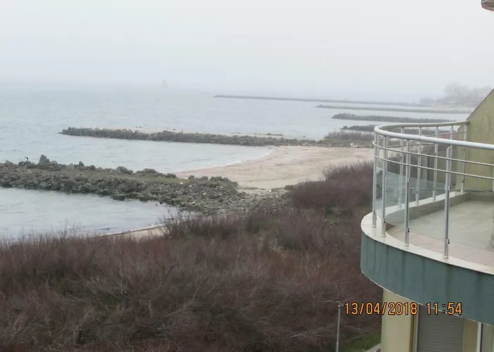 синият залив Поморие